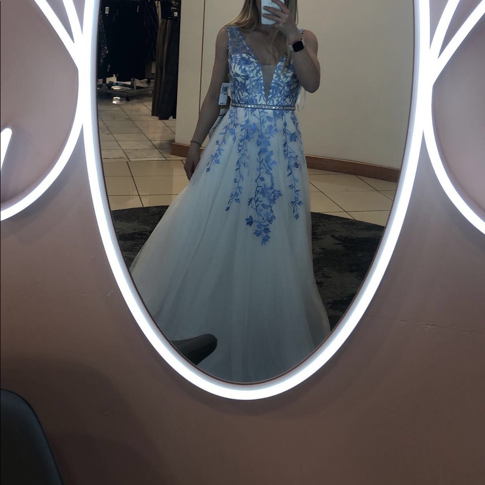 Prom dress never worn